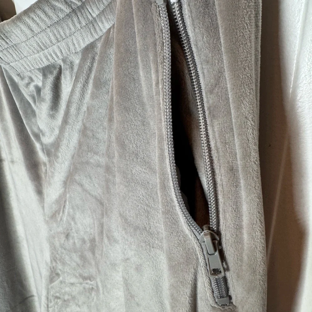 SKIMS Gray Velvet Pajama Set - Picture 5 of 8